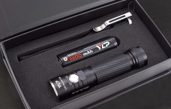 Яркий луч YLP GRYPHON G18 (3*SAMSUNG LH351D NW , 1*18650, 1200lm, 110m)