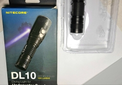 Nitecore DL10 (1xXP-L HI V3 + 10xRED, 1000lm, 223m, ↓30м)
