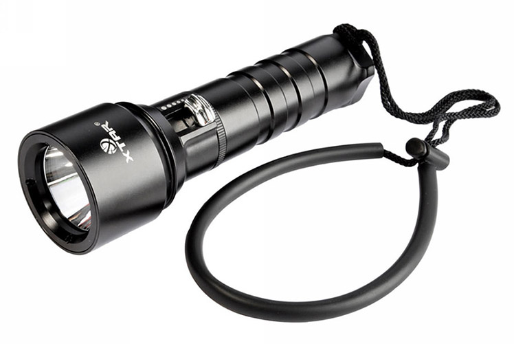Xtar D06 (1xXM-L2 U2, 1x18650, 900lm, 306m, ↓100m)