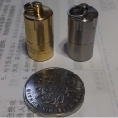 D.Q.G Водонепроницаемый брелок-капсула mini Brass